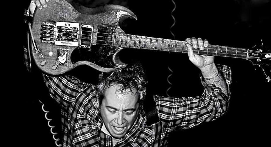 Mike Watt + The Secondmen & Chronics